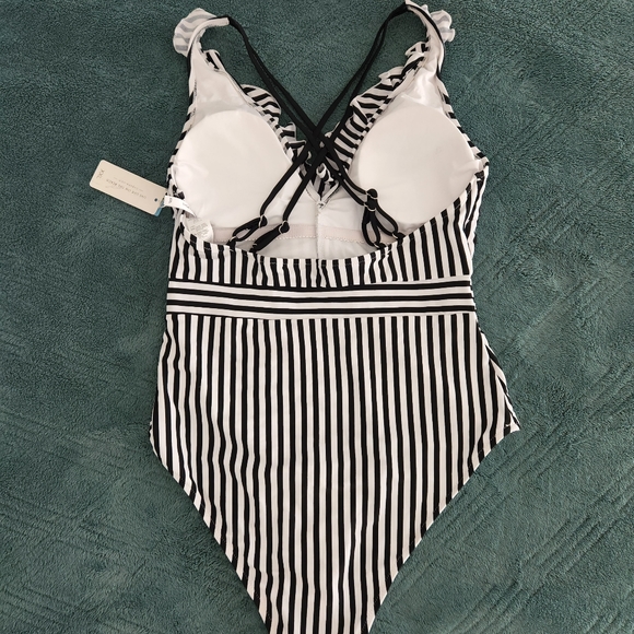 Bathing suit - Picture 2 of 3